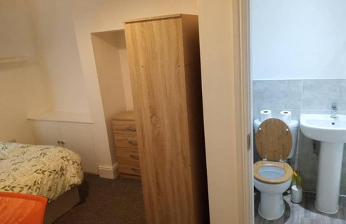 Burnley House | Ensuite Double-bed (H1) close to Burnley city centre