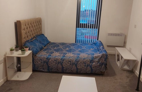 Warrington Apartment | Ensuite Double Bedroom (live in landlord)