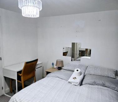 Dartford House | Ensuite Doubleroom with Private Toilet and Bathroom in central Dartford