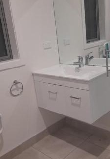 Hamilton East House | ensuite room in the central