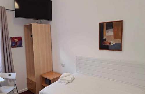 Gloucester House | Ensuite single room