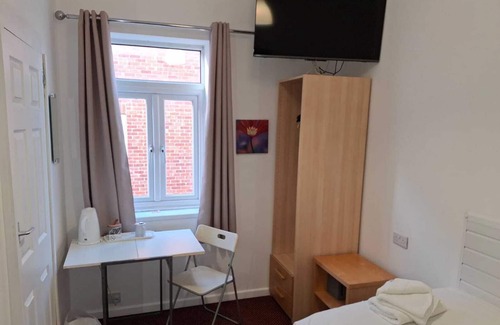 Gloucester House | Ensuite single room