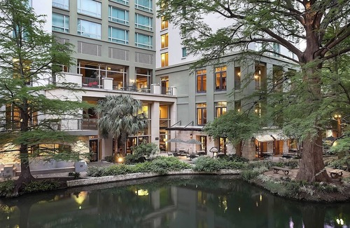 Downtown San Antonio Hotel | Ensuring a Very Comfortable Stay! 2 Relaxing Units, City View, Outdoor Pool