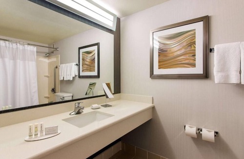 Emeryville Resort | Ensuring a Very Comfortable & Memorable Stay! 4 Relaxing Units, w/Swimming Pool