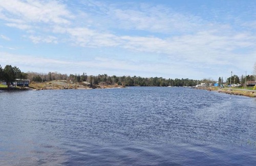 Britt Cottage | Entertainer's Dream Cottage! Waterfront, beach, steps to ice cream, marina, shop