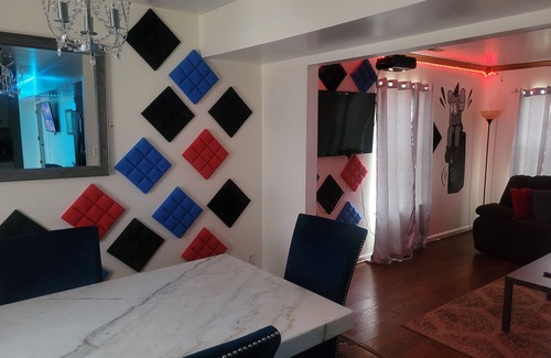Hampton House | Entertainment/Family/nGuest Friendly Home