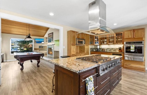 Medford House | Entertainment Home on Golf Course - Hot Tub/Pool