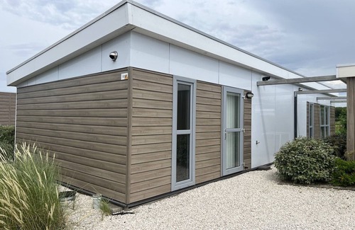 Municipality of Hellevoetsluis Ski Chalet | Enticing chalet Beachside