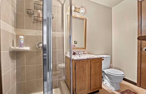 Elgin Apartment | Entire 1 bed 1 bath apt /Nurses/Contractors/Laundry/FREE Wifi/Parking