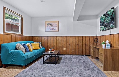 Elgin Apartment | Entire 1 bed 1 bath apt /Nurses/Contractors/Laundry/FREE Wifi/Parking