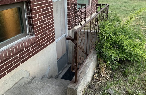 Layton Apartment | π Entire 1 bedroom Suite w/large yard, πΆ welcome