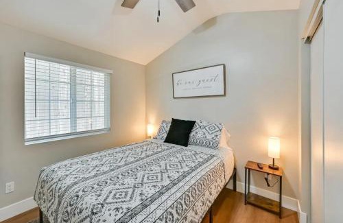 Alpine House | Entire 2 Bedroom Pet Friendly Cottage Home