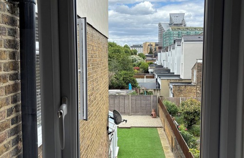 Ealing Apartment | Entire 2Bed-Quiet location & close proximity to Elizabeth line to Central London