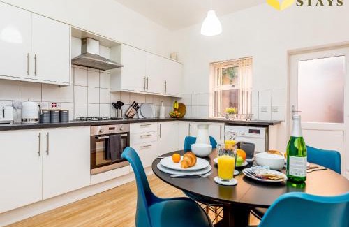 Northampton Apartment | Entire 2BR House 4beds Walk to Town Ctr