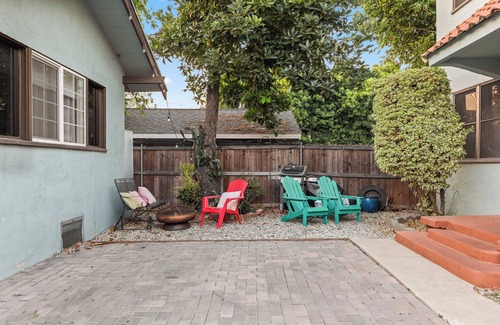 Eastside House | Entire 4BR Craftsman–Walk to Beach - 10min to LGB Airport & CSULB, A/C, Parking