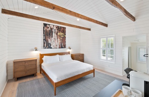 Ridge St. Hotel | Entire 5 Bed, 5 Bath Boutique Hotel | Downtown Charlottesville