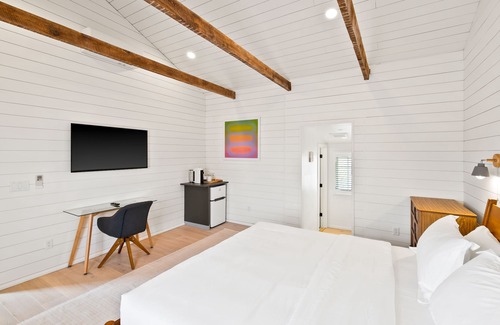 Ridge St. Hotel | Entire 5 Bed, 5 Bath Boutique Hotel | Downtown Charlottesville