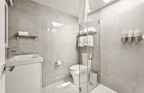 Ridge St. Hotel | Entire 5 Bed, 5 Bath Boutique Hotel | Downtown Charlottesville