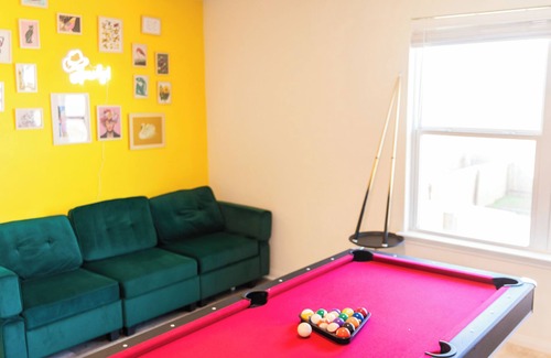 Kyle House | Entire 5B Boho house with game area & workspace, central to popular locations!