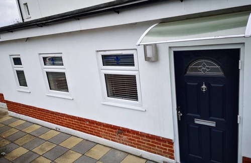 Fairlop House | ENTIRE ANNEX - 2 ROOMS