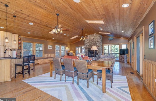 Lost River Cabin | Entire Cabin in Lost River w/fire pit + pet friendly!
