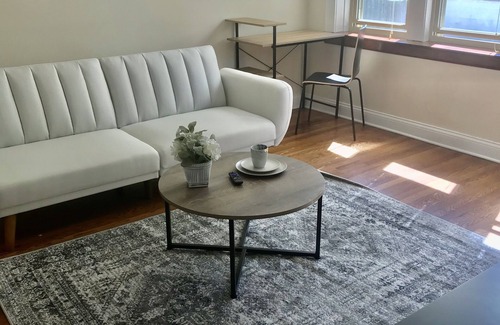 Irving Park Apartment | Entire city apartment with free street parking