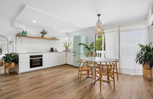 Mooloolaba Villa | Entire complex 4 self contained Villas. Outdoor entertaining space with pool.
