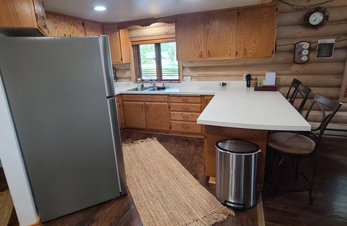Essex House | Entire Cozy Log Cabin Near Glacier Park