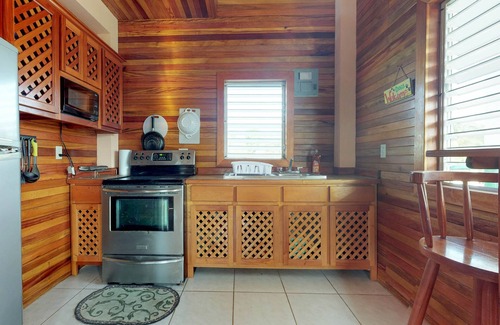 Caye Caulker Cottage | Entire duplex with patio, balcony, partial AC & WiFi - next to a Caribbean beach