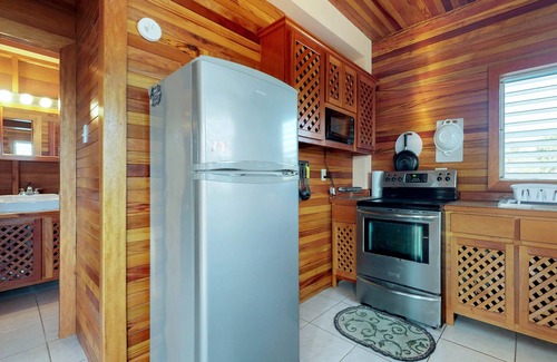 Caye Caulker Cottage | Entire duplex with patio, balcony, partial AC & WiFi - next to a Caribbean beach