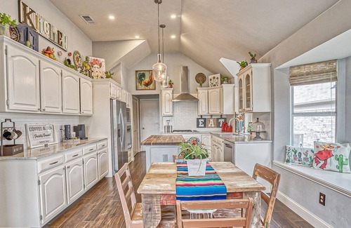North Richland Hills House | Entire home with private spa and pool!