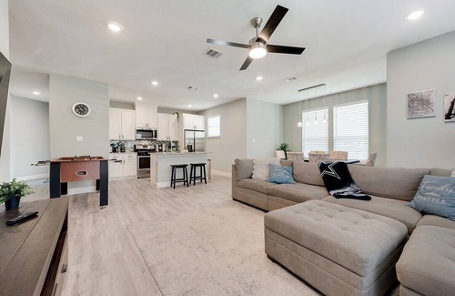 Central Arlington House | Entire home in Arlington, Texas -Walking distance to Cowboys and Rangers stadium