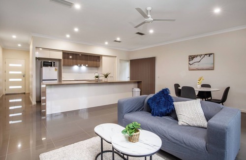 Upper Coomera House | Entire Home Near Theme Parks
