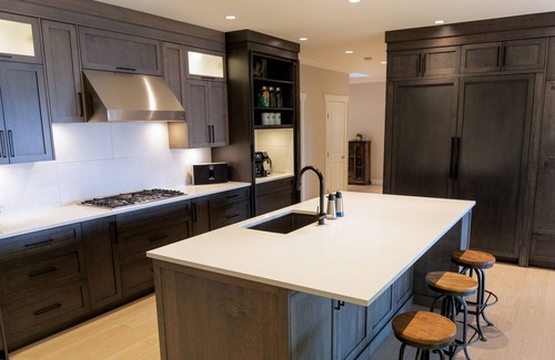 Lions Bay House | Entire Home, Ocean View, Beach, Hikes, Nature all around