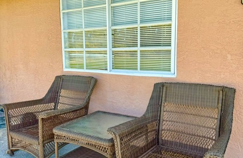 San Carlos Park House | Entire home; Patio; Pet Friendly; Spacious Parking; 5 mins to RSW airport