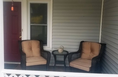 South Hill House | Entire House 2 miles from Buttermilk Falls! Sleeps up to 11 and pet friendly!