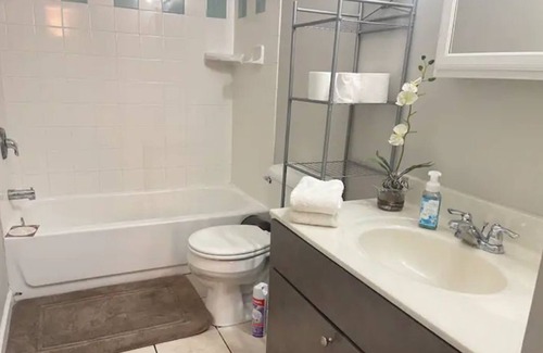 Oxford House | Entire House 4 Bedroom 2 Bath Near Miami U Stadium