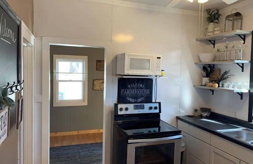 Fairfax House | Entire house for fishing, hunting, or passing by!