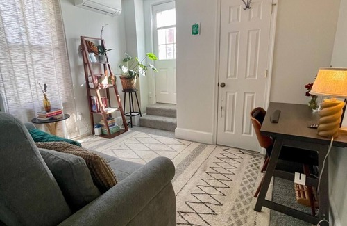 Washington House | Entire House: Free Parking, Walk from Metro - Eco-friendly in Washington, DC!