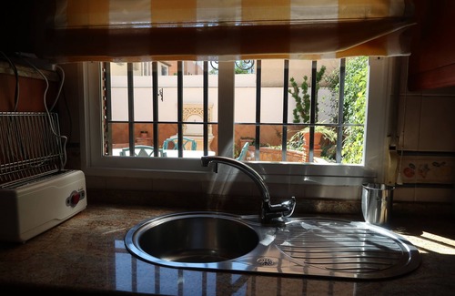 Genil House | Entire house Ideal to get to know Granada. Along Sports Palace Well comunicated.