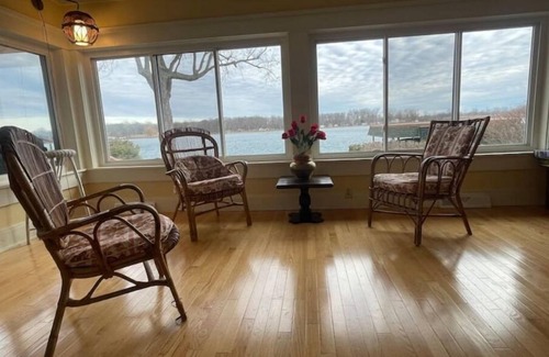 Algonac House | Entire house on the beautiful St. Clair River!