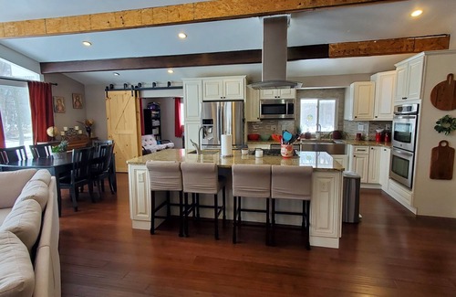 Village of Harrison House | Entire Huge 5-Bedroom 2.5-Bathroom Home!