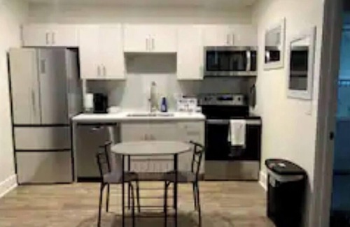Old East Dallas Apartment | Entire LuxModern Deep Ellum Min.to Downtown/Uptown