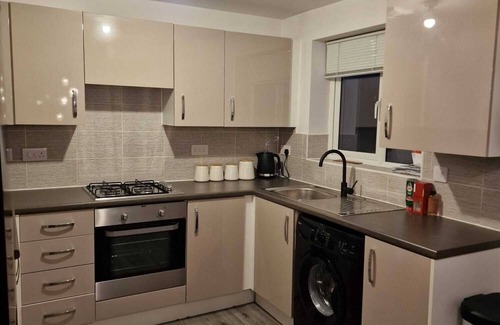 Wigan House | Entire luxurious 3 bedroom house in Wigan,Greater Manchester with free parking.