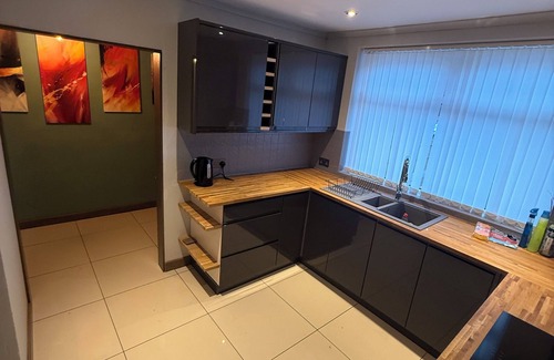 Birmingham House | Entire luxury home free parking free WiFi 2 bedrooms in Birmingham