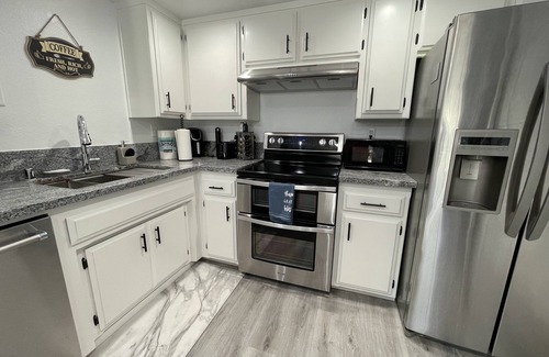 Carmichael House | Entire Modern House With King bed and 65in TV