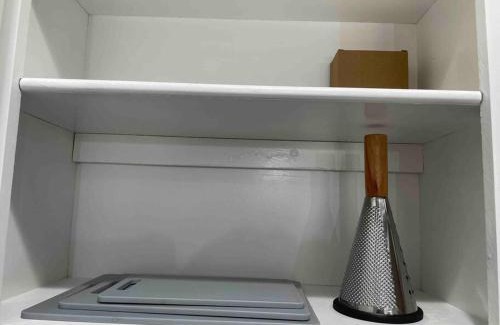 Carmichael House | Entire Modern House with King bed & 65inTV