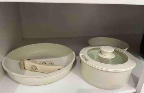 Carmichael House | Entire Modern House with King bed & 65inTV