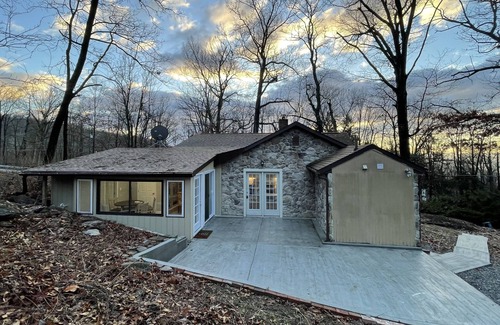 Smithsburg Cottage | Entire Mountain Cottage Near Scenic Hiking Trails, Your Getaway Retreat!