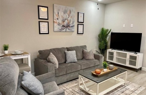Southeast Houston House | Entire New Cozy Home near NRG Stadium